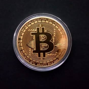 Сувенирная монета bitcoin